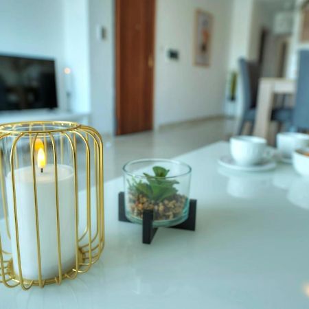 Seafront Beautifully Furnished 2 Bedrooms Gogzr-3 Gzira Екстер'єр фото