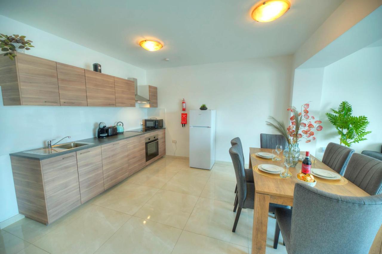 Seafront Beautifully Furnished 2 Bedrooms Gogzr-3 Gzira Екстер'єр фото
