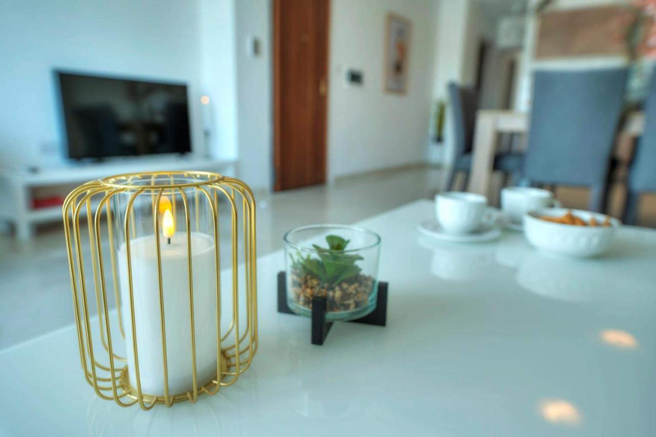 Seafront Beautifully Furnished 2 Bedrooms Gogzr-3 Gzira Екстер'єр фото